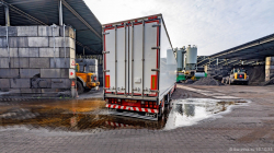 20251019-Tom-Holding-00605